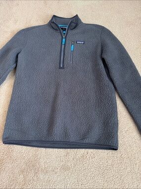 Patagonia Men’s Dark Gray Half-Zip Fleece with Blue Accents
